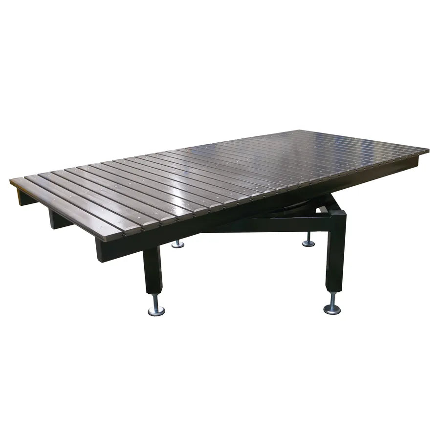 Perspektivansicht des Dreh-Schweißtisches mit leicht gedrehter Tischplatte zur Demonstration der Drehfunktion