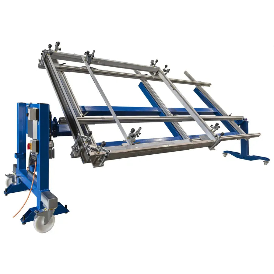 Industrie-Rahmenschweißvorrichtung mit aufgespanntem Rahmen für maß- und winkelgenaues Schweißen.