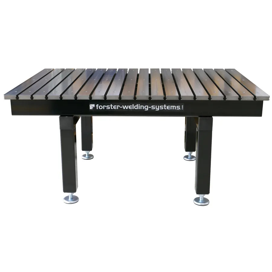 Seitenansicht des 3D-Schweißtisches mit Schienen aus Grauguss zur Stahlverarbeitung.